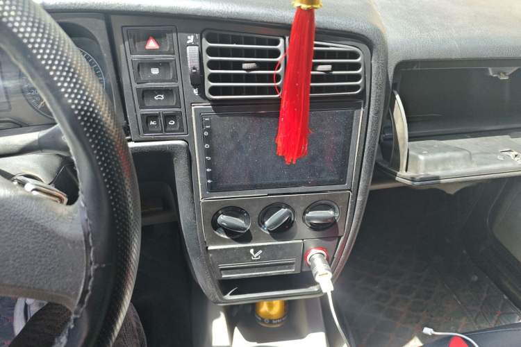 Used Volkswagen Jetta 2010 1.6L Partner Audio And AC Panel