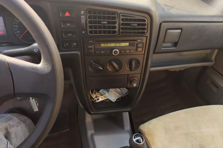 Used Volkswagen Jetta 2010 1.6L Partner Audio And AC Panel