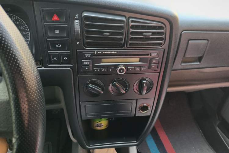 Used Volkswagen Jetta 2010 1.6L Partner Audio And AC Panel