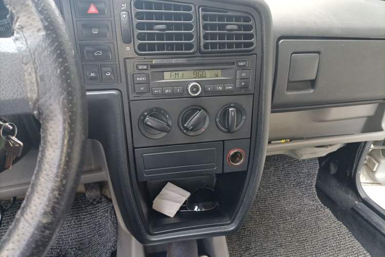 Used Volkswagen Jetta 2010 1.6L Partner Audio And AC Panel