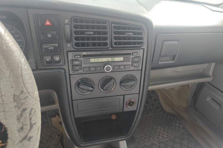 Used Volkswagen Jetta 2010 1.6L Partner Audio And AC Panel