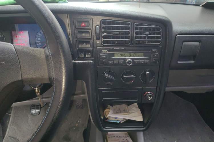 Used Volkswagen Jetta 2010 1.6L Partner Audio And AC Panel