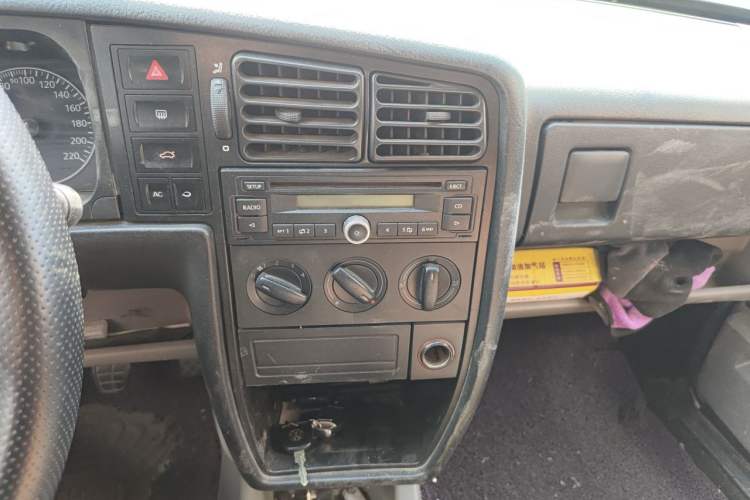 Used Volkswagen Jetta 2010 1.6L Partner Audio And AC Panel