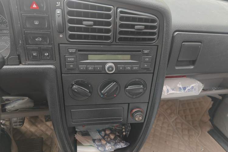 Used Volkswagen Jetta 2010 1.6L Partner Audio And AC Panel