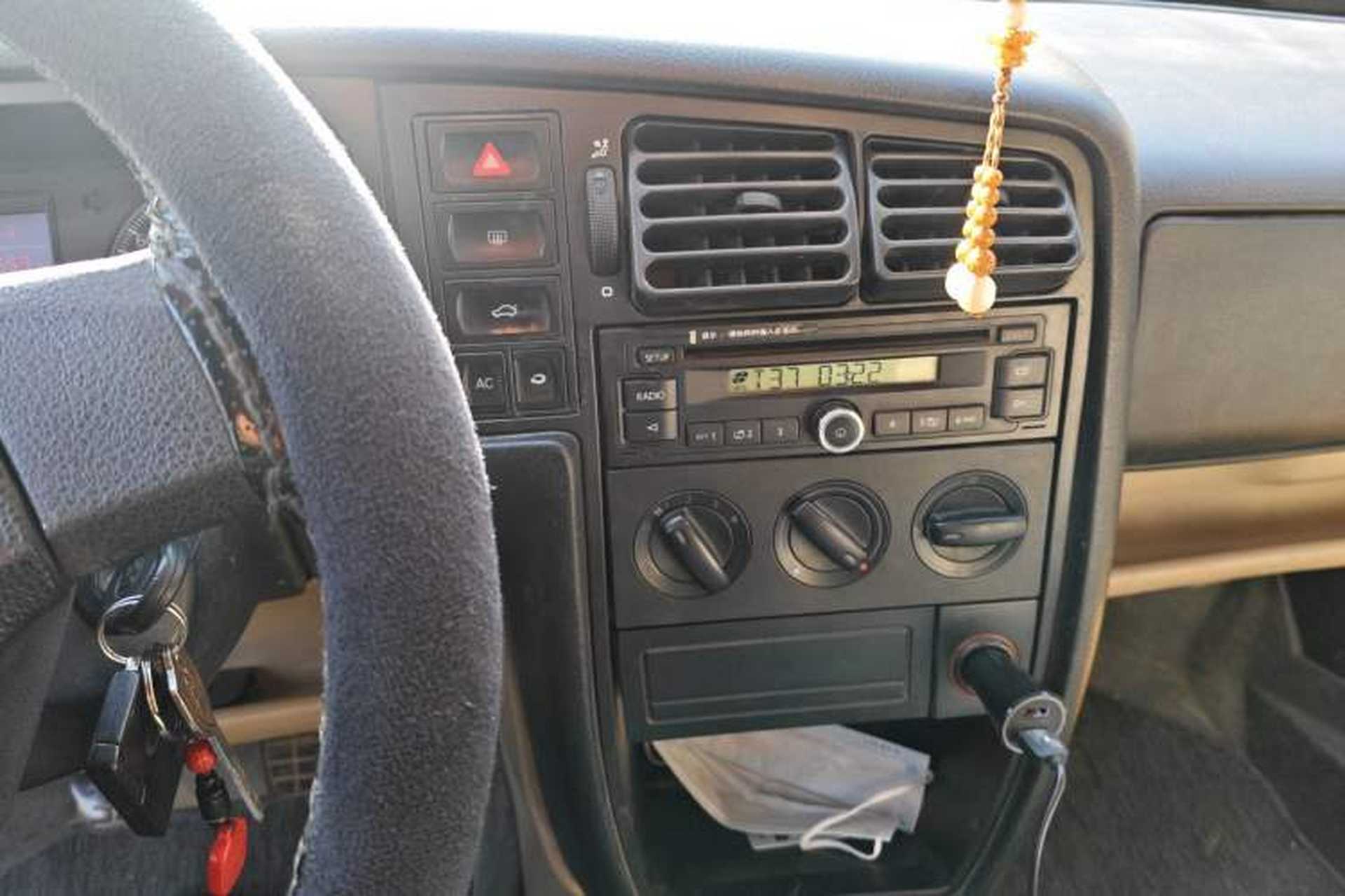 Used Volkswagen Jetta 2010 1.6L Vanguard Audio And AC Panel