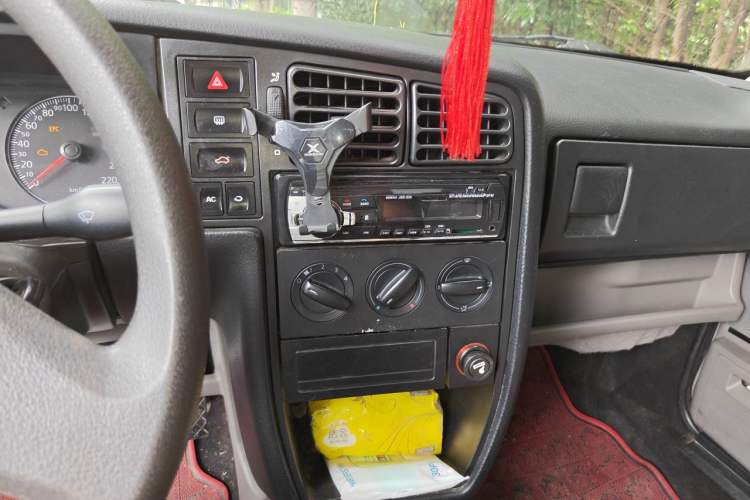 Used Volkswagen Jetta 2010 1.6L Partner Audio And AC Panel