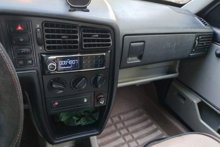 Used Volkswagen Jetta 2010 1.6L Partner Audio And AC Panel