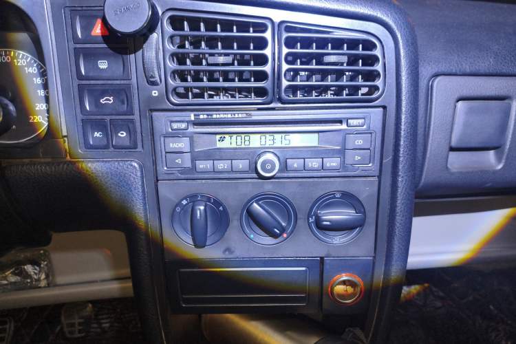 Used Volkswagen Jetta 2010 1.6L Partner Audio And AC Panel