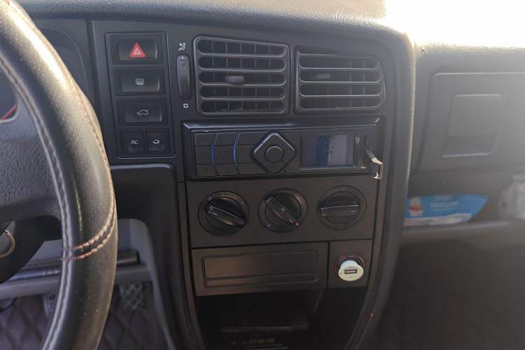 Used Volkswagen Jetta 2010 1.6L Partner Audio And AC Panel