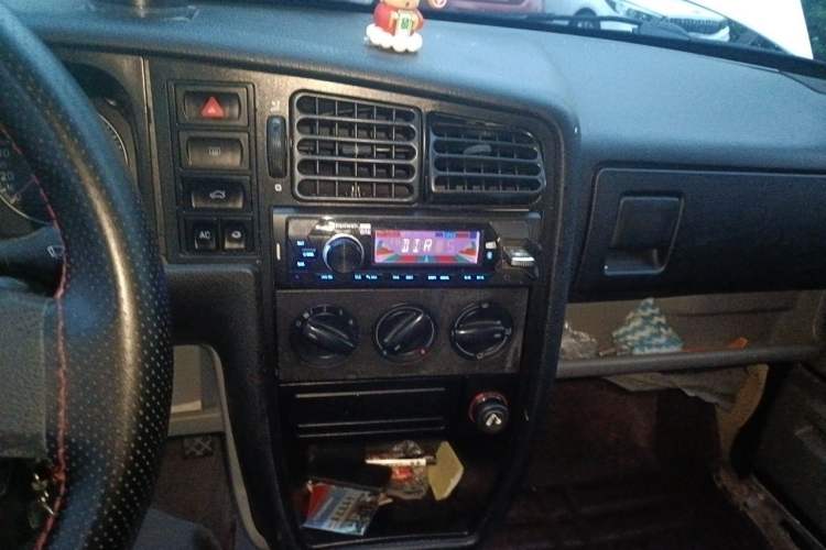 Used Volkswagen Jetta 2010 1.6L Partner Audio And AC Panel