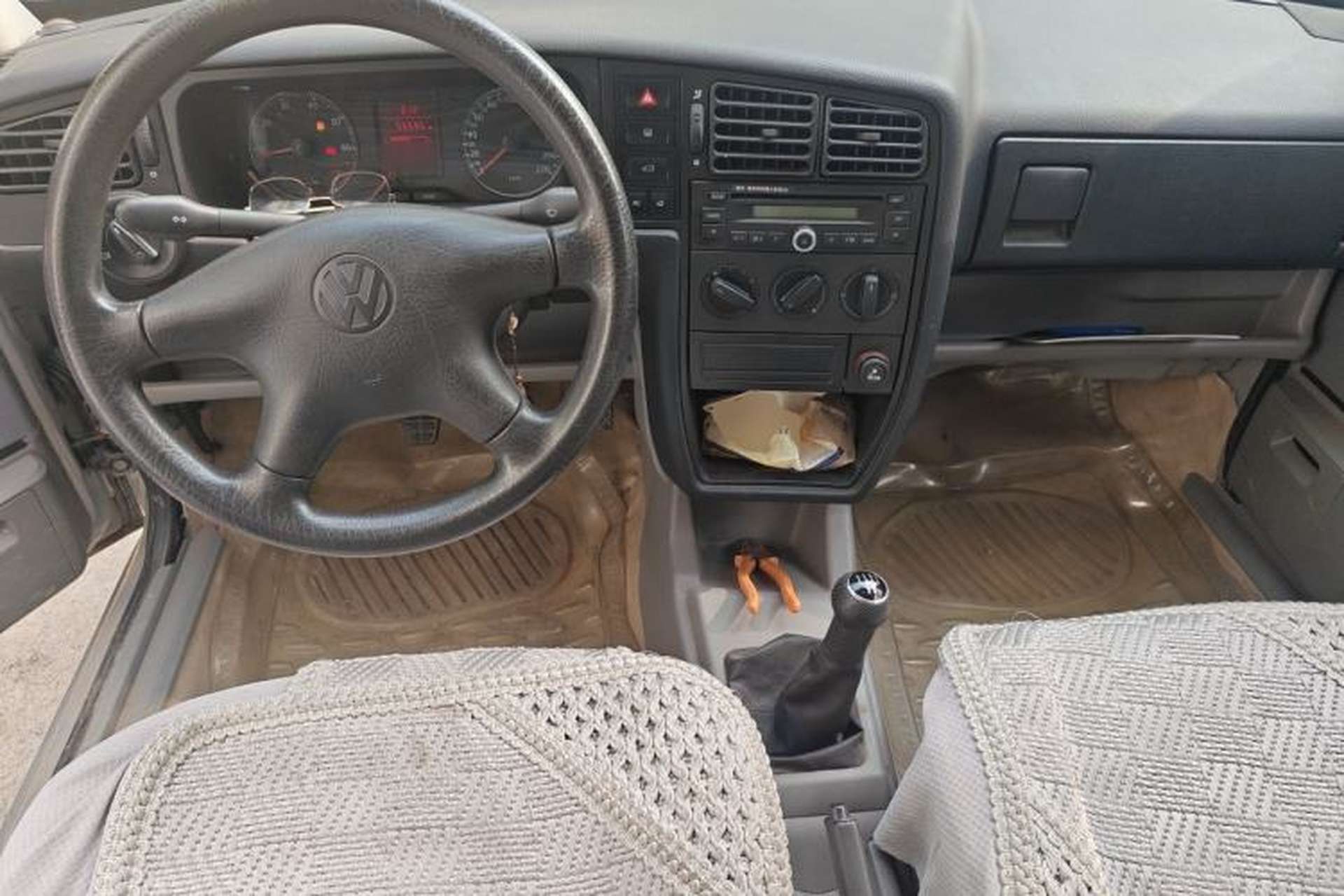 Used Volkswagen Jetta 2010 1.6L Partner Center Console
