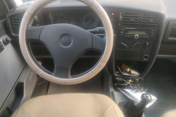 Used Volkswagen Jetta 2010 1.6L Partner Center Console