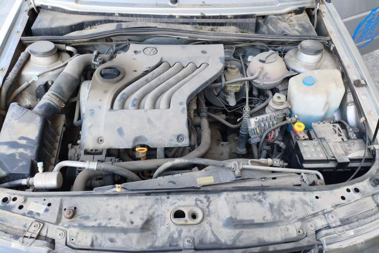Used Volkswagen Jetta 2010 1.6L Partner Engine Bay