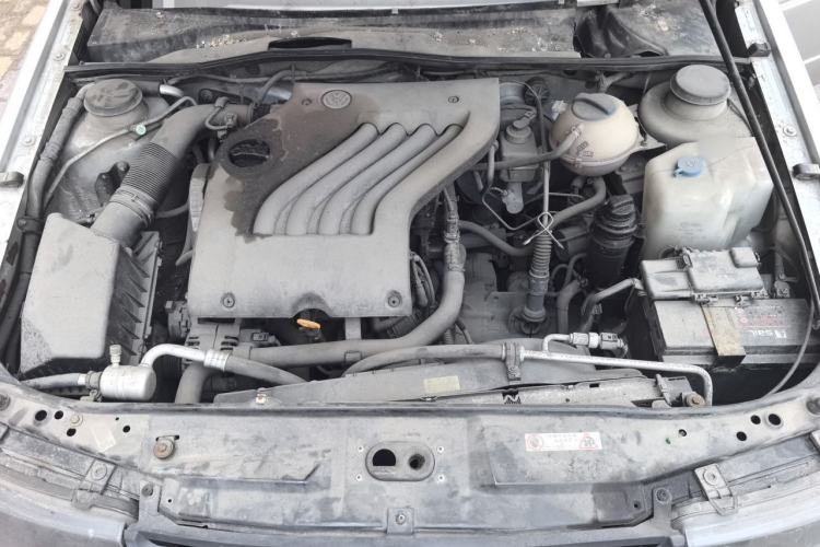 Used Volkswagen Jetta 2010 1.6L Partner Engine Bay