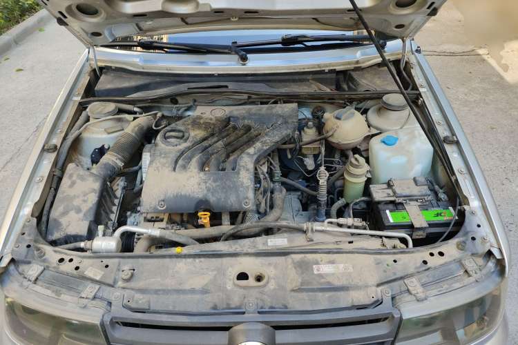 Used Volkswagen Jetta 2010 1.6L Partner Engine Bay