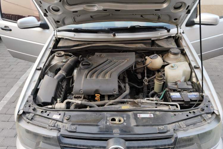 Used Volkswagen Jetta 2010 1.6L Partner Engine Bay