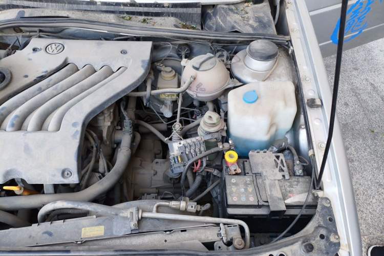 Used Volkswagen Jetta 2010 1.6L Partner Engine Bay Left