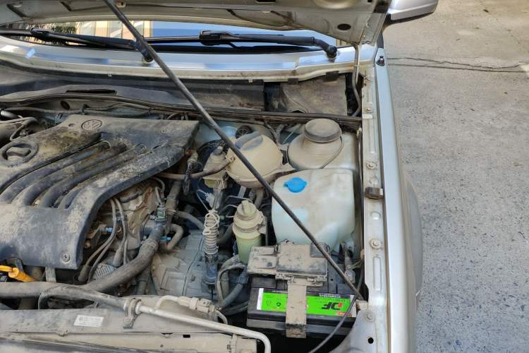 Used Volkswagen Jetta 2010 1.6L Partner Engine Bay Left