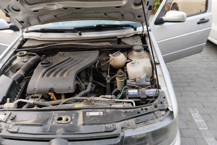 Used Volkswagen Jetta 2010 1.6L Partner Engine Bay Left