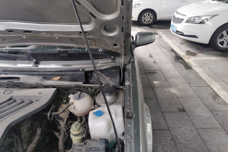 Used Volkswagen Jetta 2010 1.6L Partner Engine Bay Left