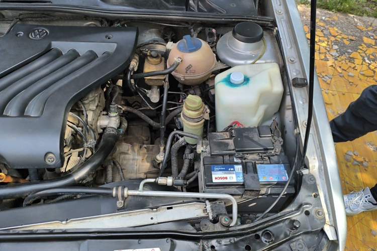 Used Volkswagen Jetta 2010 1.6L Partner Engine Bay Left