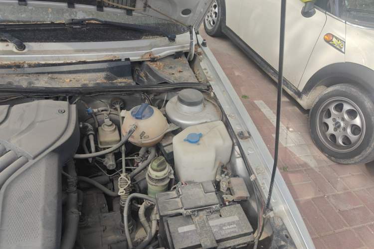 Used Volkswagen Jetta 2010 1.6L Partner Engine Bay Left