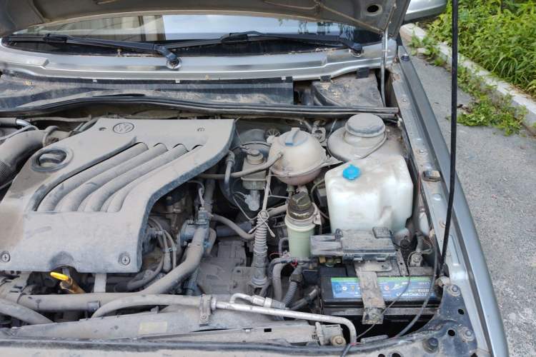 Used Volkswagen Jetta 2010 1.6L Partner Engine Bay Left