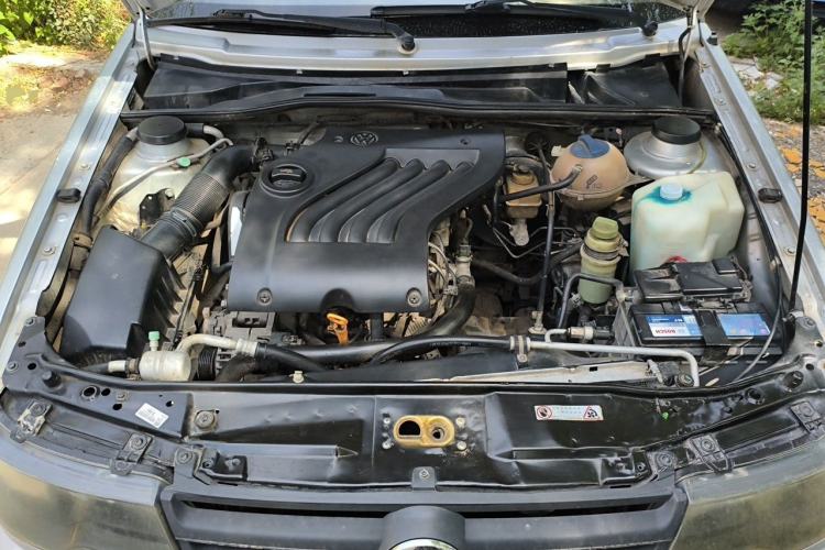 Used Volkswagen Jetta 2010 1.6L Partner Engine Bay