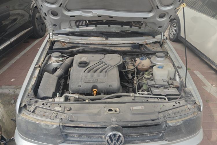 Used Volkswagen Jetta 2010 1.6L Partner Engine Bay