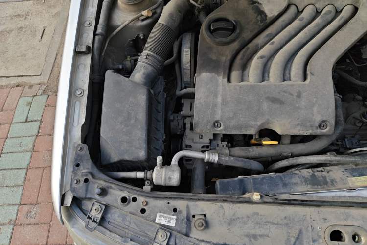 Used Volkswagen Jetta 2010 1.6L Vanguard Engine Bay Right