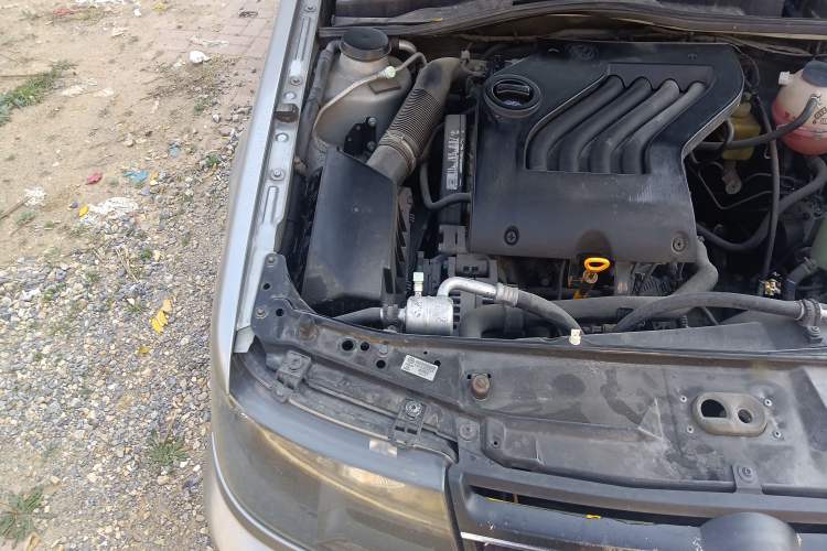 Used Volkswagen Jetta 2010 1.6L Partner Engine Bay Right