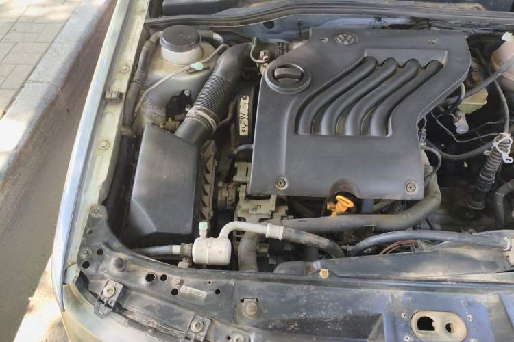 Used Volkswagen Jetta 2010 1.6L Partner Engine Bay Right