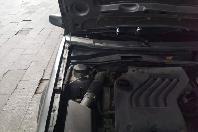 Used Volkswagen Jetta 2010 1.6L Partner Engine Bay Right