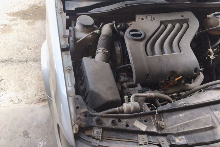 Used Volkswagen Jetta 2010 1.6L Partner Engine Bay Right