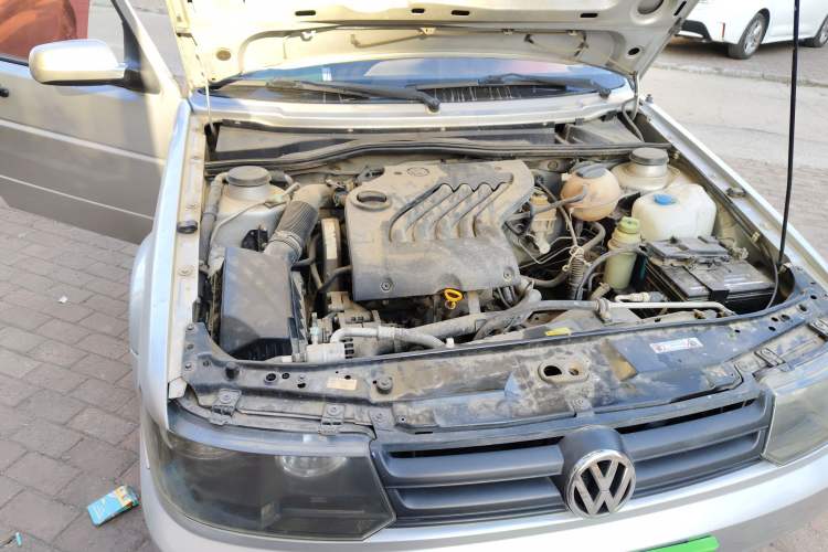 Used Volkswagen Jetta 2010 1.6L Partner Engine Bay Right