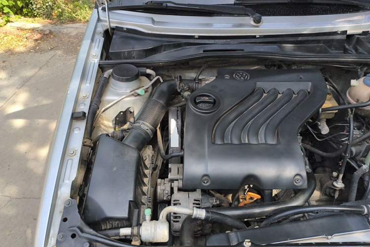 Used Volkswagen Jetta 2010 1.6L Partner Engine Bay Right