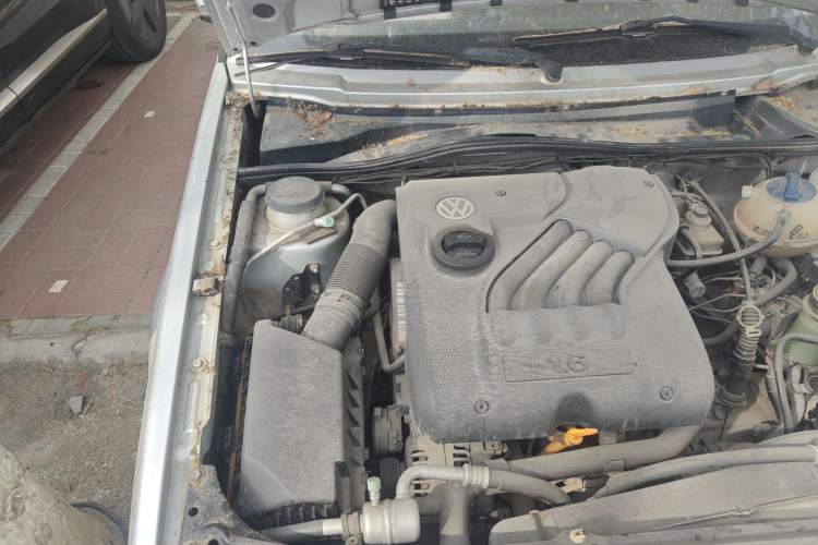 Used Volkswagen Jetta 2010 1.6L Partner Engine Bay Right