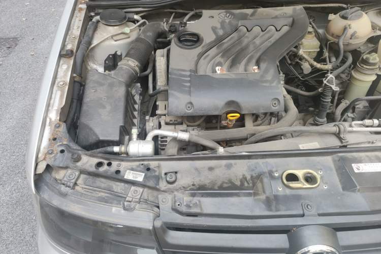 Used Volkswagen Jetta 2010 1.6L Partner Engine Bay Right
