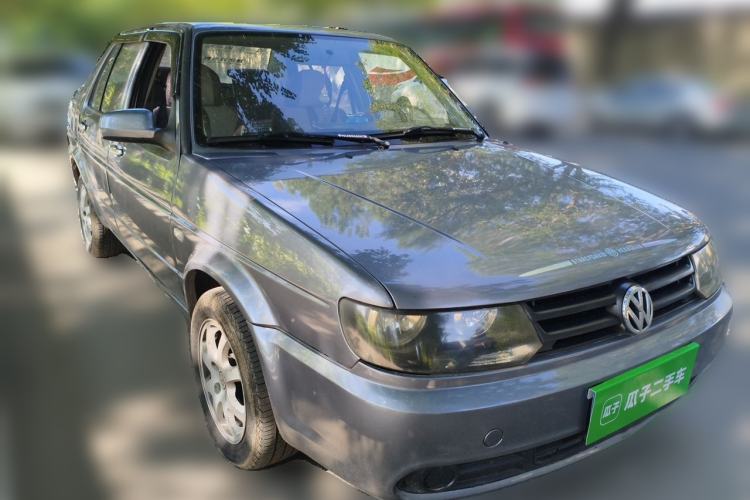 Used Volkswagen Jetta 2010 1.6L Partner Front Right 45 Deg