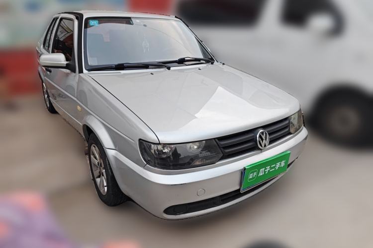 Used Volkswagen Jetta 2010 1.6L Partner Front Right 45 Deg
