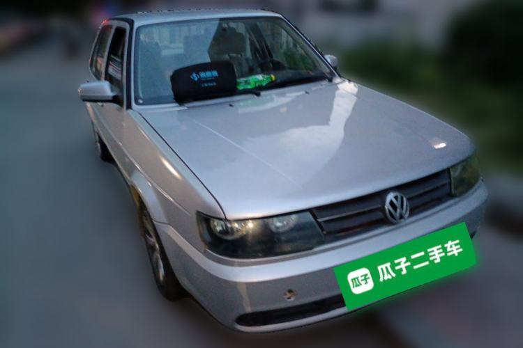 Used Volkswagen Jetta 2010 1.6L Partner Front Right 45 Deg