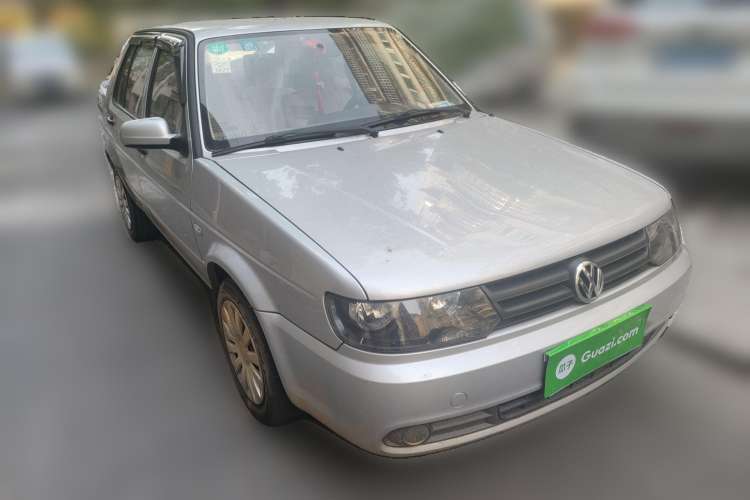 Used Volkswagen Jetta 2010 1.6L Partner Front Right 45 Deg