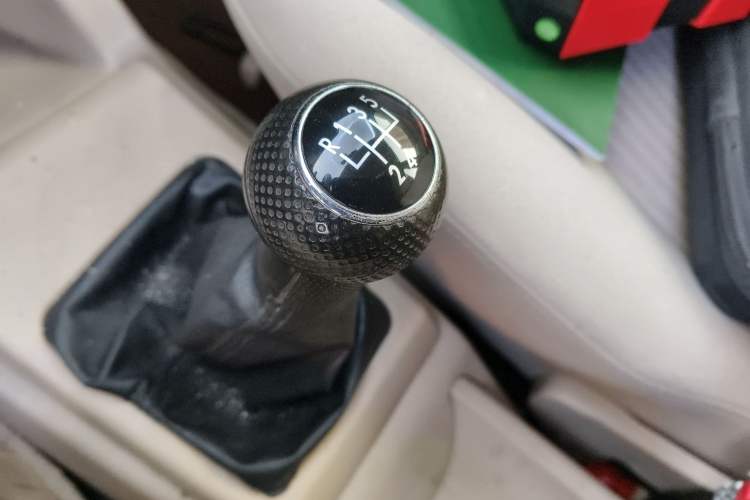 Used Volkswagen Jetta 2010 1.6L Vanguard Gear Lever