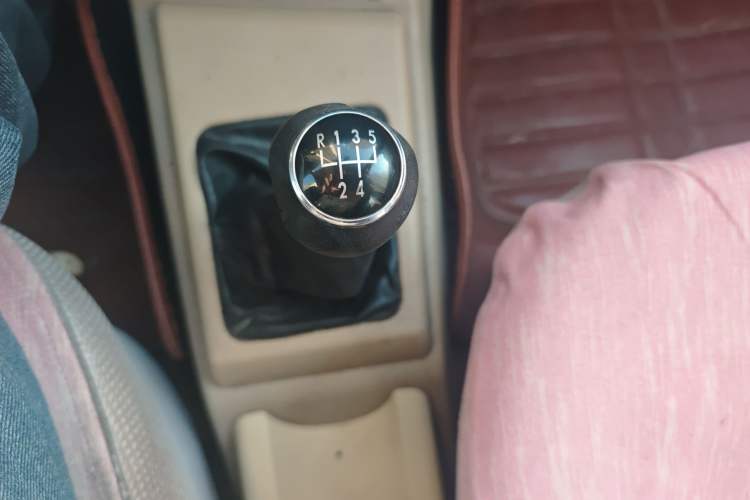Used Volkswagen Jetta 2010 1.6L Vanguard Gear Lever