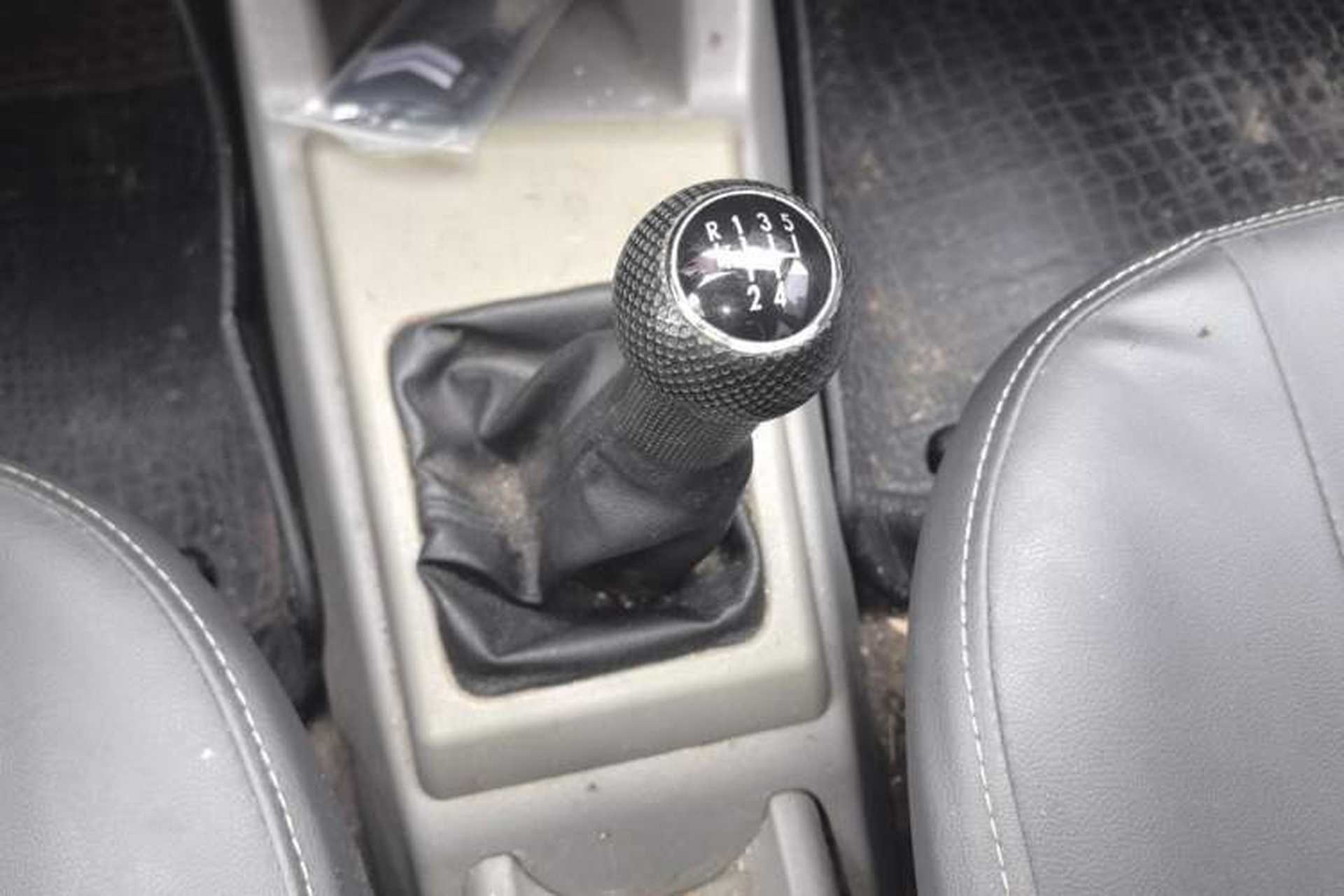 Used Volkswagen Jetta 2010 1.6L Partner Gear Lever