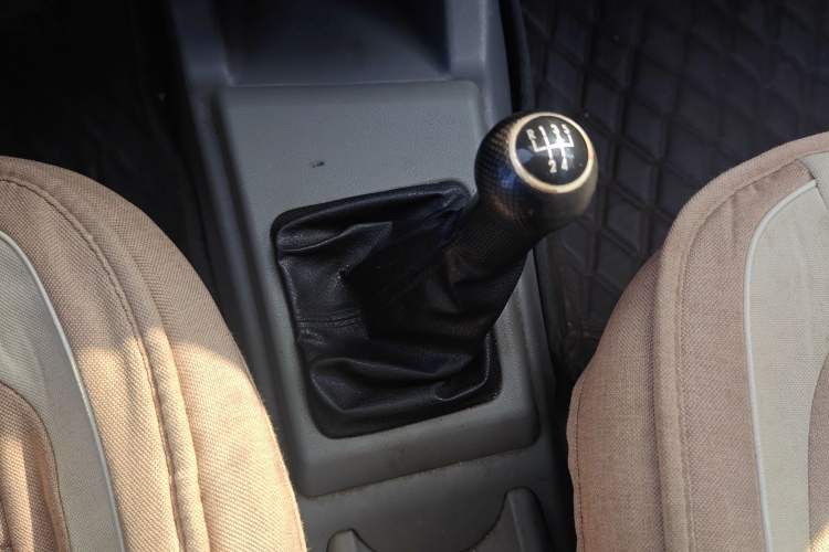 Used Volkswagen Jetta 2010 1.6L Partner Gear Lever