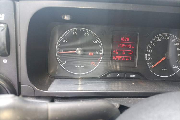 Used Volkswagen Jetta 2010 1.6L Partner Odometer Close Up