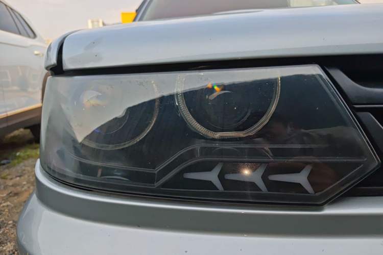 Used Volkswagen Jetta 2010 1.6L Partner Right Front Headlight