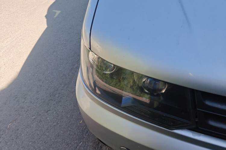 Used Volkswagen Jetta 2010 1.6L Partner Right Front Headlight