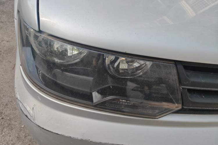 Used Volkswagen Jetta 2010 1.6L Partner Right Front Headlight